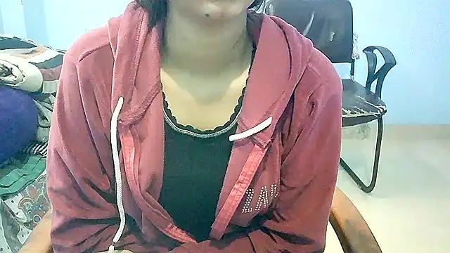 Snapshot of lovelydesi21 chatting on December 2024 08:41:01 AM lovelydesi21 online show from December 2024 08:41:01 AM