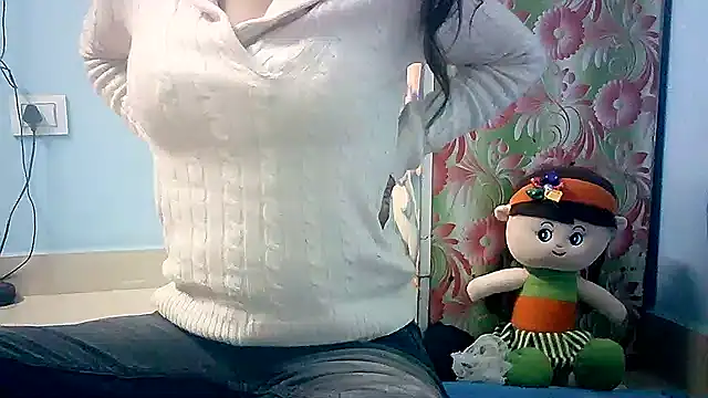 Snapshot of lovelydesi21 chatting on January 2025 04:04:01 PM lovelydesi21 online show from January 2025 04:04:01 PM