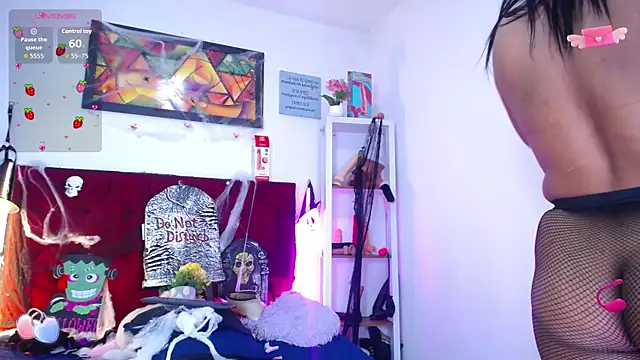 Snapshot of louise_nails chatting on October 2025 02:18:02 PM louise nails online show from October 2025 02:18:02 PM