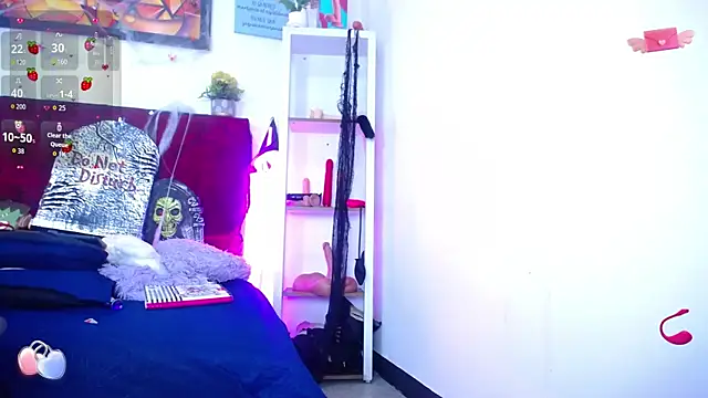 Snapshot of louise_nails chatting on November 2025 04:50:01 PM louise nails online show from November 2025 04:50:01 PM