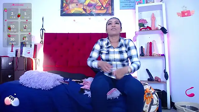 Snapshot of louise_nails chatting on November 2025 03:00:02 PM louise nails online show from November 2025 03:00:02 PM