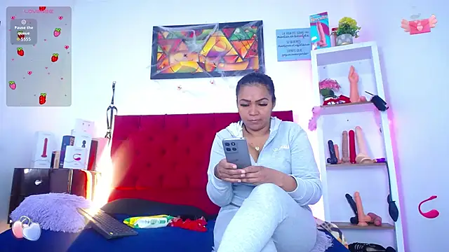 Snapshot of louise_nails chatting on November 2025 02:35:01 PM louise nails online show from November 2025 02:35:01 PM