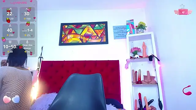 Snapshot of louise_nails chatting on November 2025 04:41:02 PM louise nails online show from November 2025 04:41:02 PM