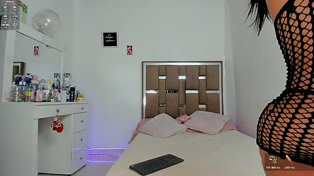 kendall-ewers online show from November 2025 12:10:02 AM