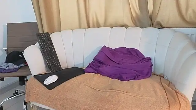 Snapshot of TheTopAlex chatting on November 2025 07:41:02 AM TheTopAlex online show from November 2025 07:41:02 AM