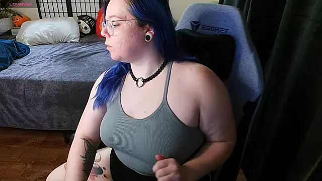 Snapshot of KiraSpitQueen chatting on February 2025 05:40:02 AM KiraSpitQueen online show from February 2025 05:40:02 AM