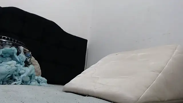 Snapshot of Emmily_Fox chatting on December 2024 11:02:01 PM Emmily Fox online show from December 2024 11:02:01 PM