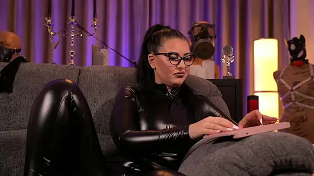 Snapshot of kelly_kent chatting on December 2024 12:28:01 AM kelly kent online show from December 2024 12:28:01 AM