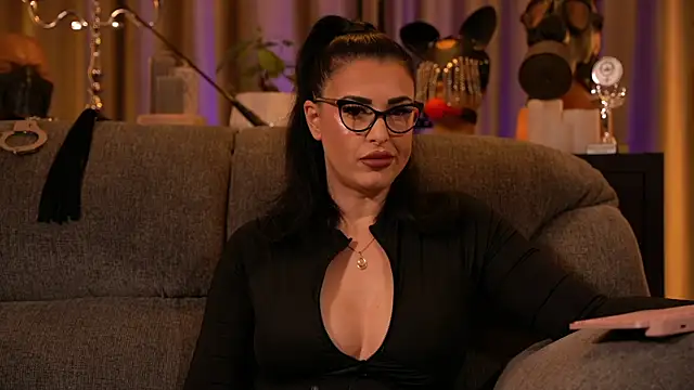 Snapshot of kelly_kent chatting on November 2025 12:10:02 AM kelly kent online show from November 2025 12:10:02 AM