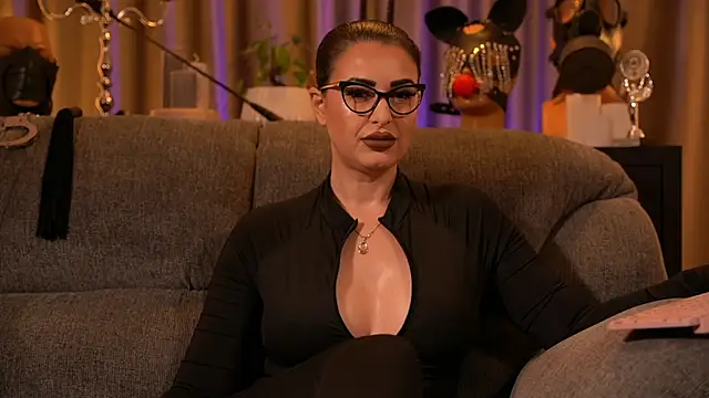 Snapshot of kelly_kent chatting on November 2025 12:49:02 AM kelly kent online show from November 2025 12:49:02 AM