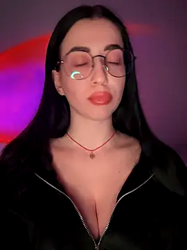 Emylia online show from December 2025 09:55:01 PM