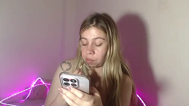 SweetSofty online show from November 2025 10:23:02 PM