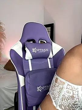 sofia henaok online show from December 2025 08:13:01 PM