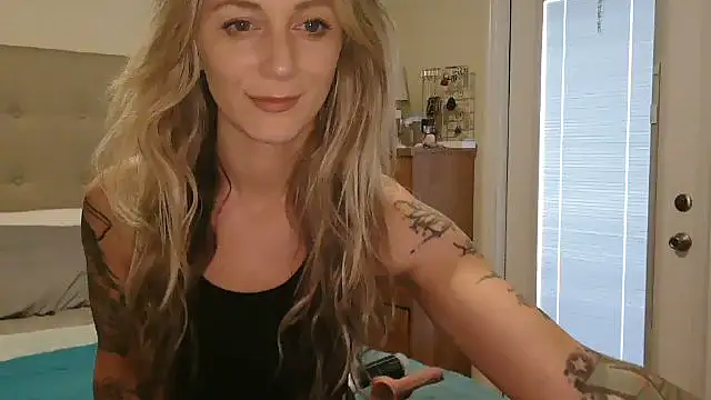 Snapshot of Heyitsmee33 chatting on October 2025 11:29:02 AM Heyitsmee33 online show from October 2025 11:29:02 AM