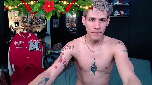 Snapshot of andybxby chatting on December 2024 10:16:02 PM andybxby online show from December 2024 10:16:02 PM