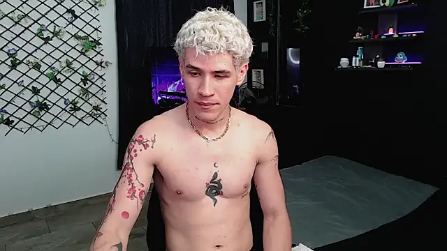 Snapshot of andybxby chatting on January 2025 08:54:01 PM andybxby online show from January 2025 08:54:01 PM