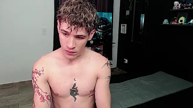 Snapshot of andybxby chatting on March 2025 09:05:02 PM andybxby online show from March 2025 09:05:02 PM