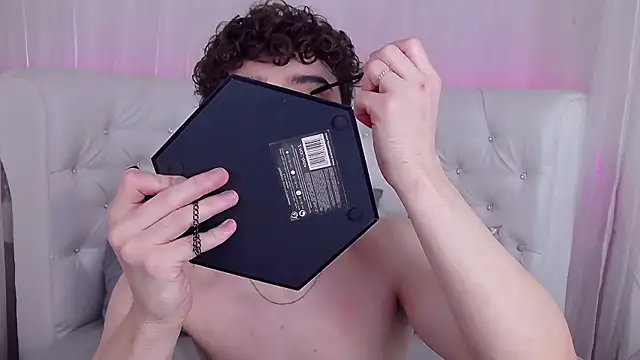 RobbyCharming online show from November 2025 03:54:01 AM