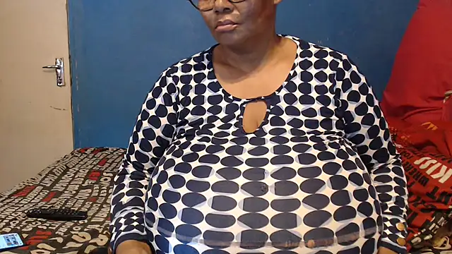 CUTEFIRMMELONSS online show from November 2025 02:17:01 PM