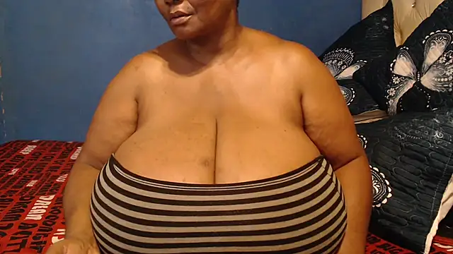 CUTEFIRMMELONSS online show from February 2026 01:52:01 PM