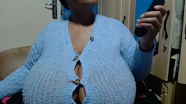 CUTEFIRMMELONSS online show from July 2026 04:35:02 PM