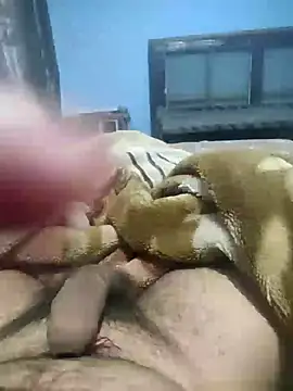 Snapshot of Deshilund9 chatting on December 2024 06:42:01 PM Deshilund9 online show from December 2024 06:42:01 PM