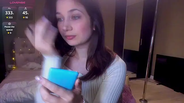 Carina E online show from February 2026 06:43:02 AM