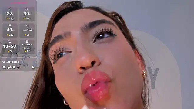 Snapshot of MariamRivera_ chatting on February 2025 04:03:02 AM MariamRivera  online show from February 2025 04:03:02 AM