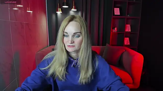 Snapshot of SaraSubtlety chatting on September 2025 01:27:01 PM SaraSubtlety online show from September 2025 01:27:01 PM