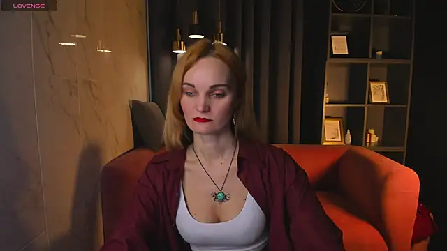 SaraSubtlety online show from December 2025 01:28:02 PM