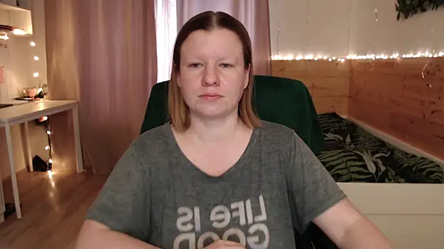 Snapshot of Exponent_5 chatting on May 2026 05:51:01 PM Exponent 5 online show from May 2026 05:51:01 PM