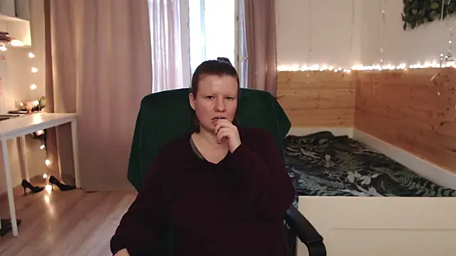 Snapshot of Exponent_5 chatting on May 2026 05:42:01 PM Exponent 5 online show from May 2026 05:42:01 PM