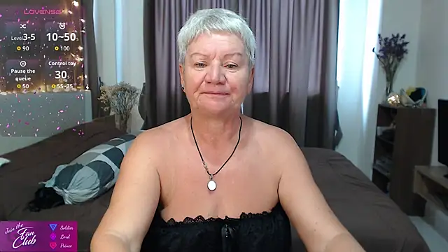Snapshot of roxana_brooks chatting on May 2026 03:02:01 AM roxana brooks online show from May 2026 03:02:01 AM