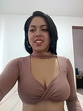 Snapshot of leah_passion chatting on May 2026 10:04:02 PM leah passion online show from May 2026 10:04:02 PM