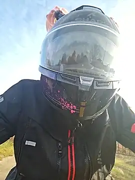 Snapshot of SARAHARD chatting on December 2025 01:39:02 PM SARAHARD online show from December 2025 01:39:02 PM