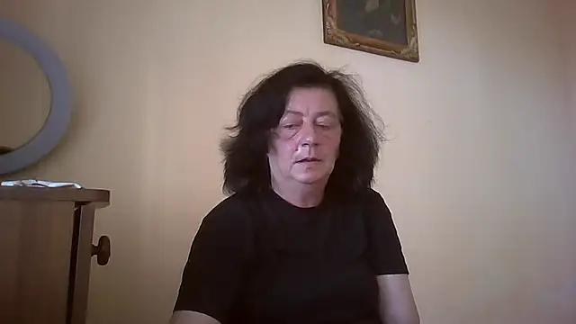 Snapshot of GypsiQueen2 chatting on June 2026 04:33:01 PM GypsiQueen2 online show from June 2026 04:33:01 PM