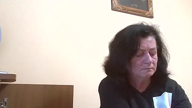Snapshot of GypsiQueen2 chatting on June 2026 06:22:02 PM GypsiQueen2 online show from June 2026 06:22:02 PM