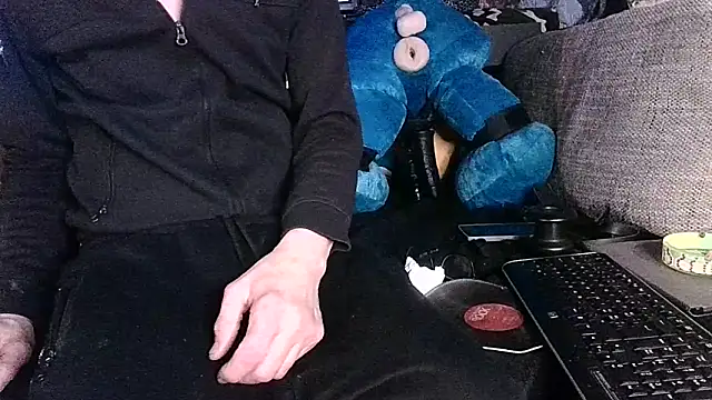 Snapshot of thingsbums chatting on April 2026 10:16:01 PM thingsbums online show from April 2026 10:16:01 PM