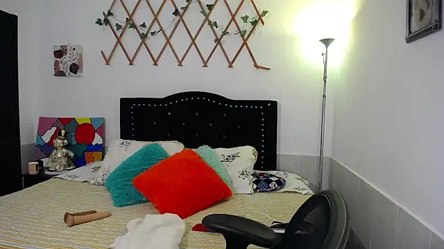 naughty girl 4u online show from April 2026 08:20:02 PM