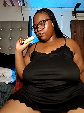 Snapshot of Aaaliyah445 chatting on February 2026 08:07:02 PM Aaaliyah445 online show from February 2026 08:07:02 PM