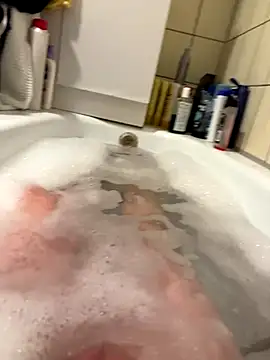 David19932908 online show from November 2025 05:57:01 PM