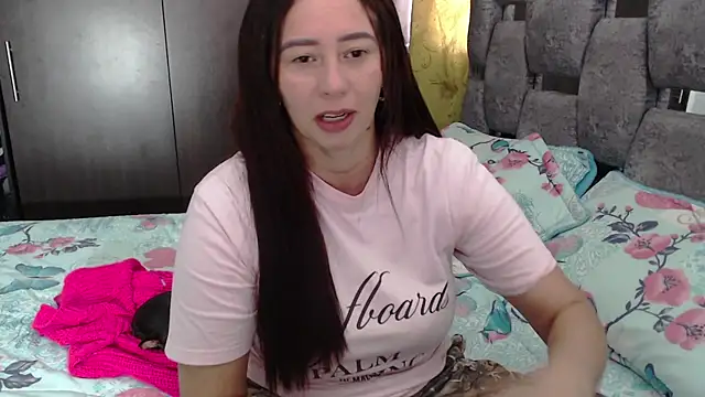 Snapshot of sara_hott_1 chatting on July 2026 03:27:02 PM sara hott 1 online show from July 2026 03:27:02 PM