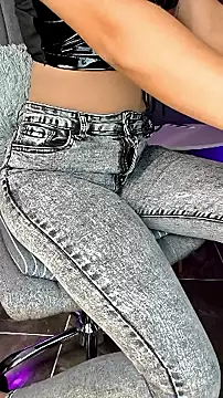 Snapshot of goddessalice chatting on November 2025 07:04:02 PM goddessalice online show from November 2025 07:04:02 PM