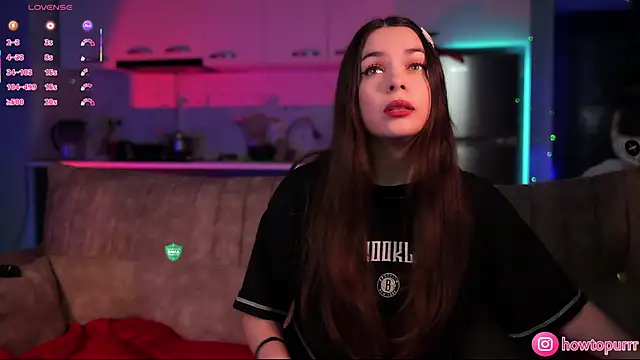 Snapshot of How2Meow chatting on November 2025 04:36:01 PM How2Meow online show from November 2025 04:36:01 PM