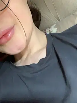 Snapshot of MiaBlossom chatting on January 2025 09:07:01 PM MiaBlossom online show from January 2025 09:07:01 PM