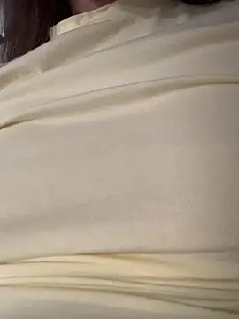 Snapshot of MiaBlossom chatting on October 2025 06:28:02 PM MiaBlossom online show from October 2025 06:28:02 PM