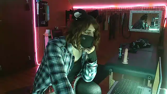 Snapshot of Ginny-the-bdsm-nympho chatting on March 2025 06:19:01 PM Ginny-the-bdsm-nympho online show from March 2025 06:19:01 PM