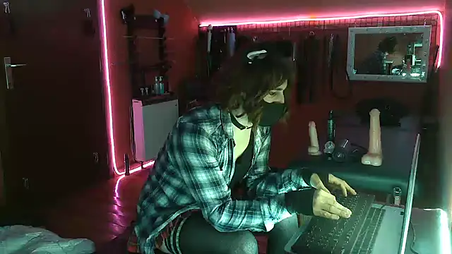 Snapshot of Ginny-the-bdsm-nympho chatting on March 2025 06:01:02 PM Ginny-the-bdsm-nympho online show from March 2025 06:01:02 PM