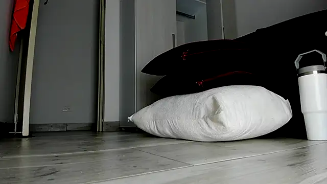 Skarleth69 online show from December 2025 02:52:01 AM