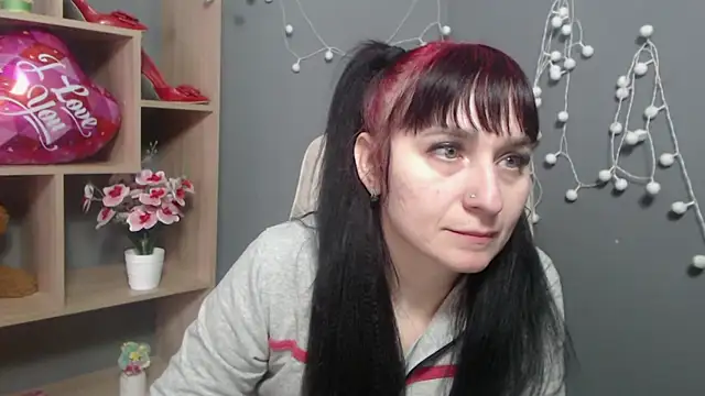 NinaFlawlees online show from February 2026 07:04:01 AM